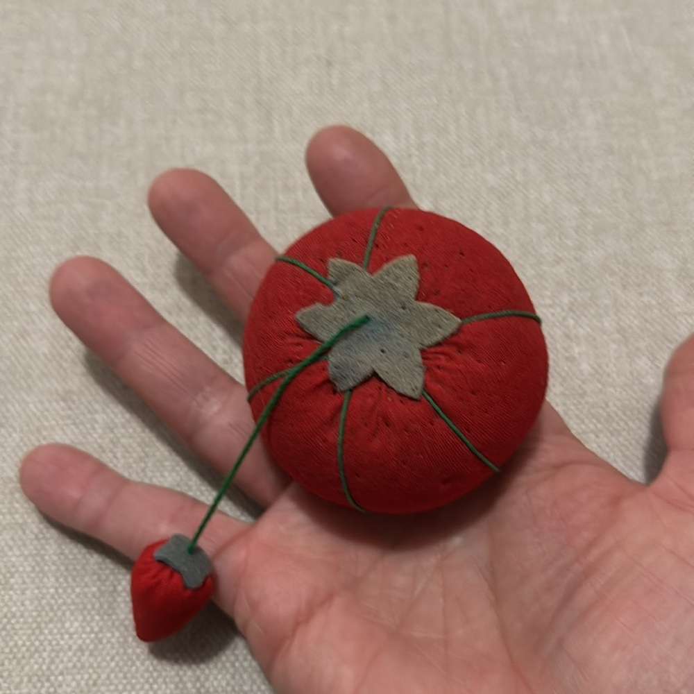 Vintage “Tomato” Pin Cushion - Picture 5 of 7